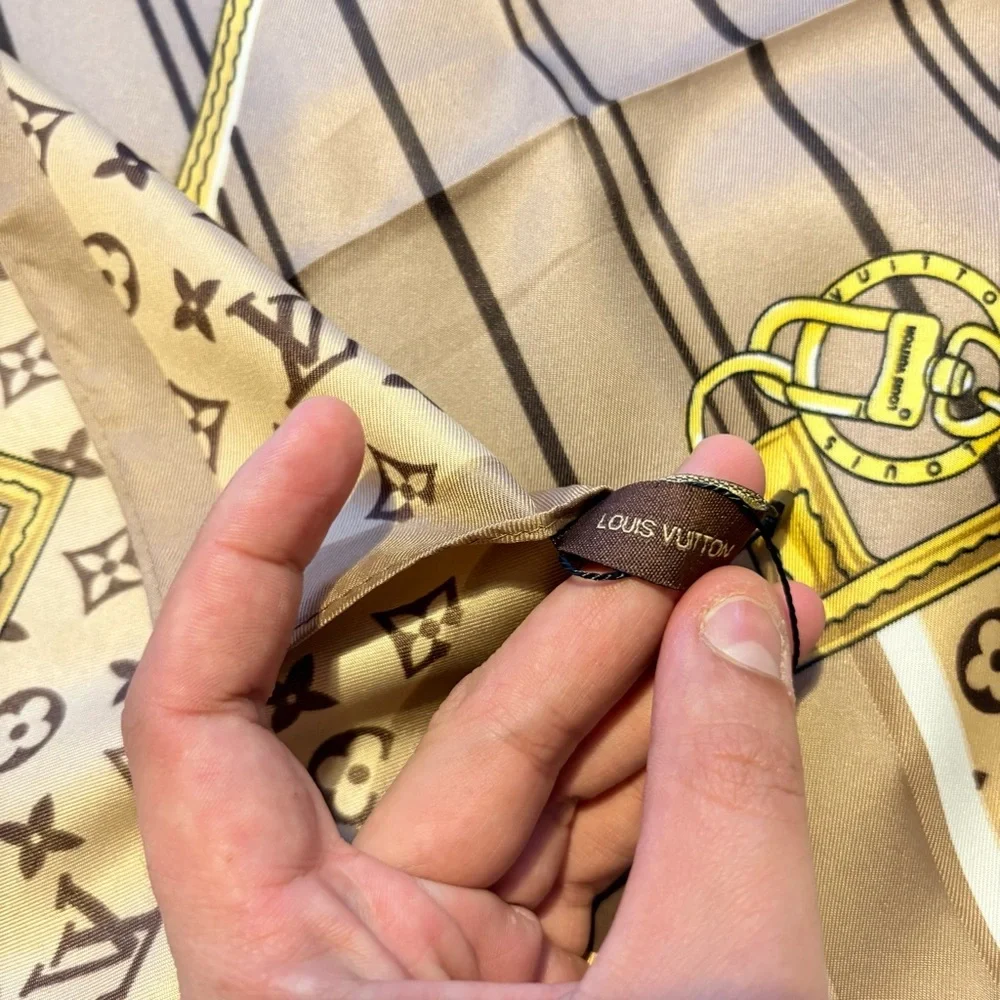 My Neverfull Shawl 35x35 inch luxury vibes Silky scarf LOUIS VUlTTON‼️LAST ONE